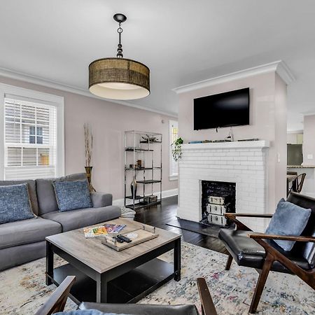 Bright And Modern Close To Everything Charlotte Esterno foto