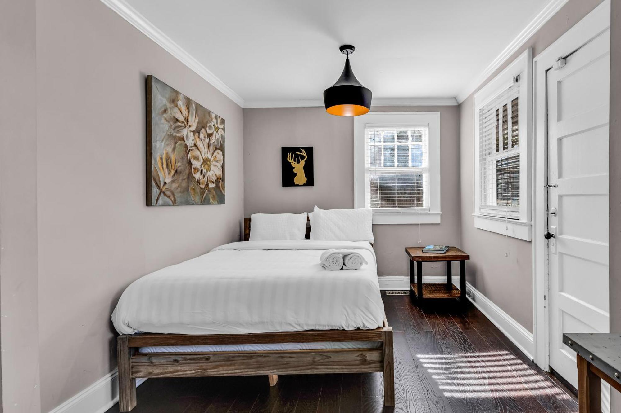 Bright And Modern Close To Everything Charlotte Esterno foto