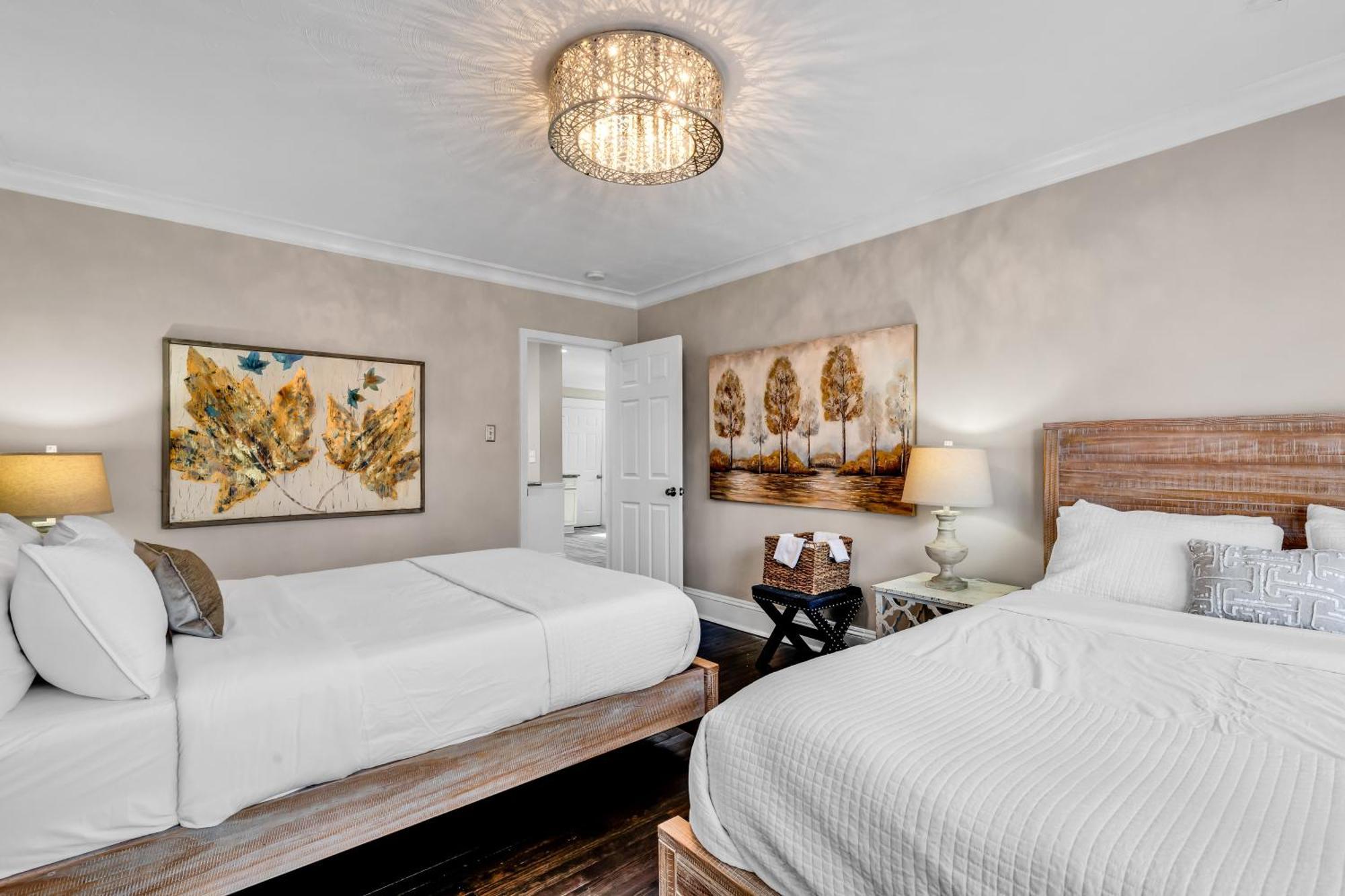 Bright And Modern Close To Everything Charlotte Esterno foto