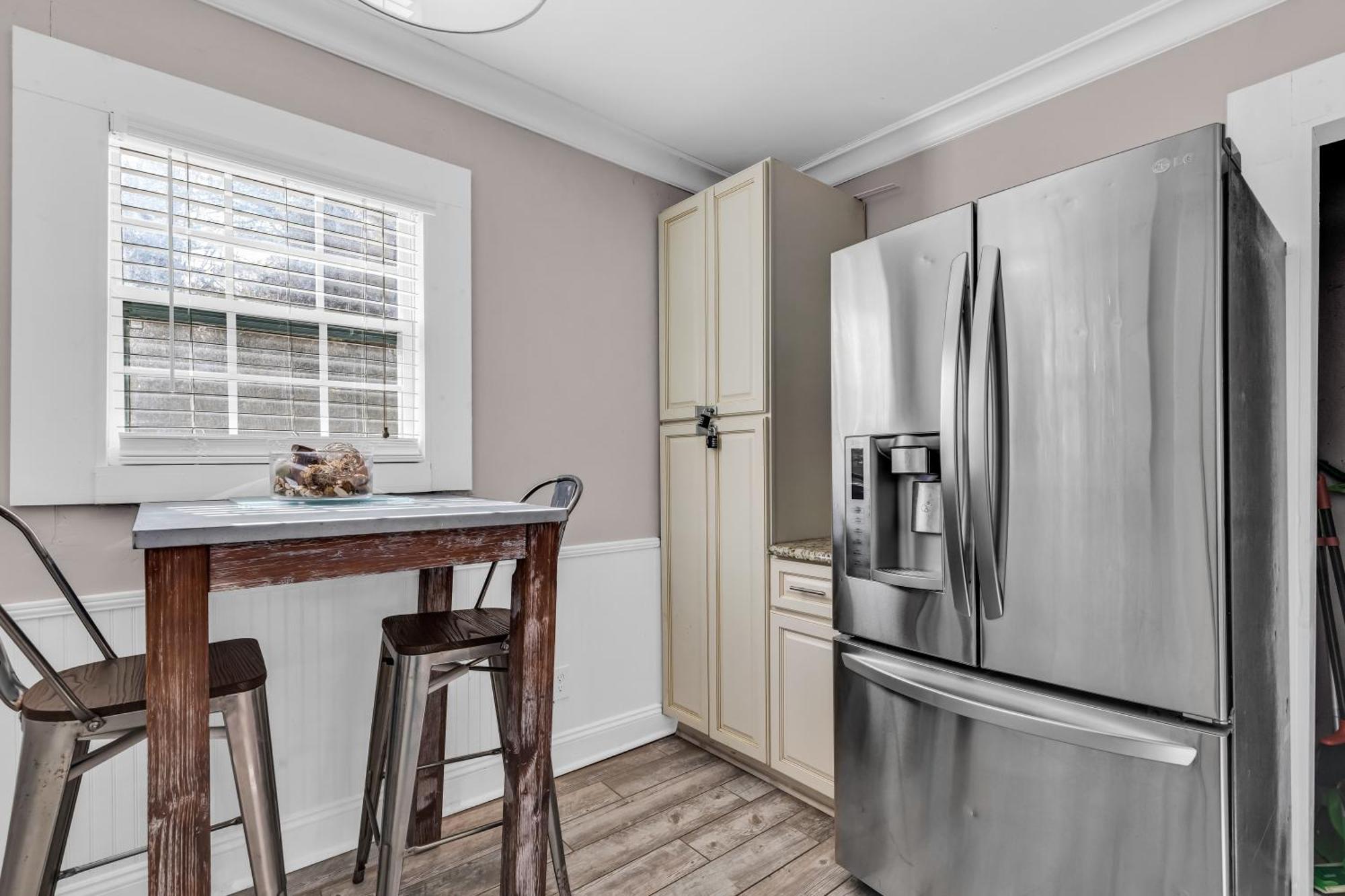 Bright And Modern Close To Everything Charlotte Esterno foto